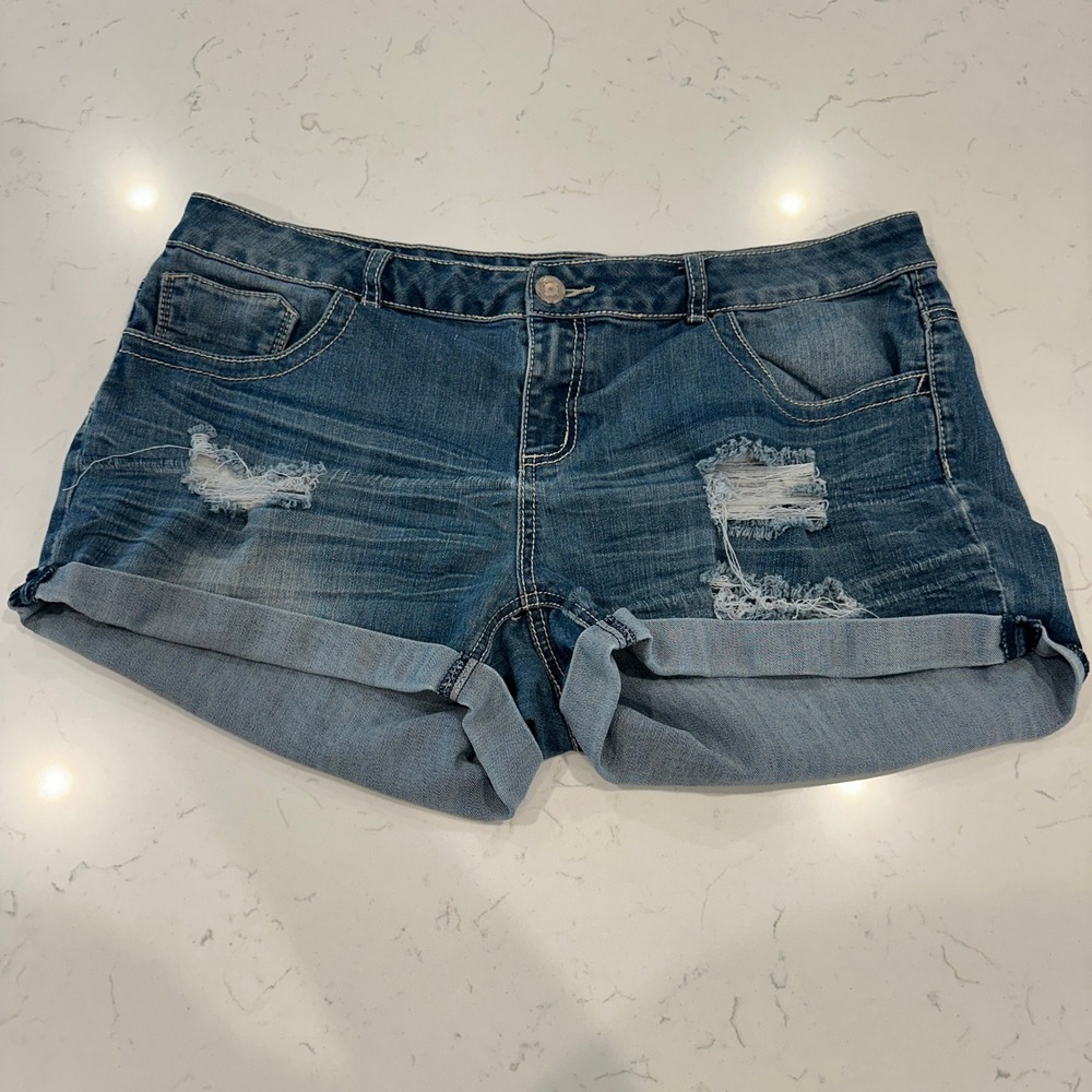 Almost Famous Womens Distressed Denim Shorts Medium Wash Shadow Pocket Size 16